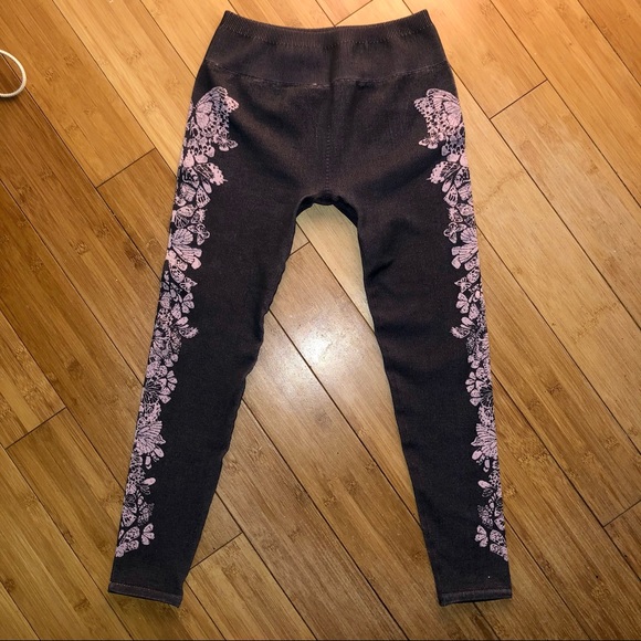 Fabletics Mid-Rise Purple Butterfly 7/8 Leggings - Picture 8 of 13
